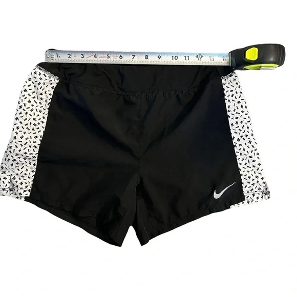 Nike women’s Running shorts size small - Picture 2 of 3